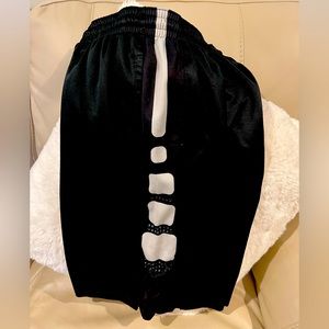 Men’s size medium Nike Elite shorts.